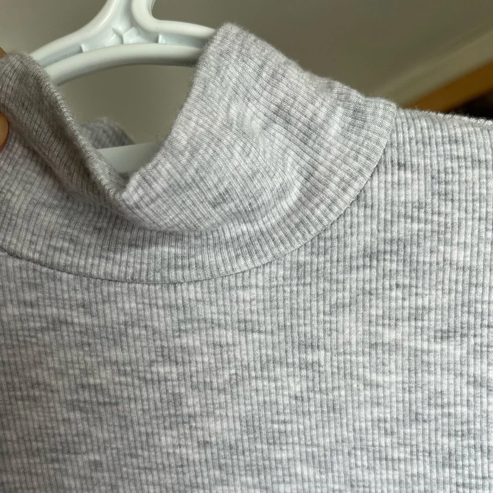 Turtle Neck - Picture 2 of 3